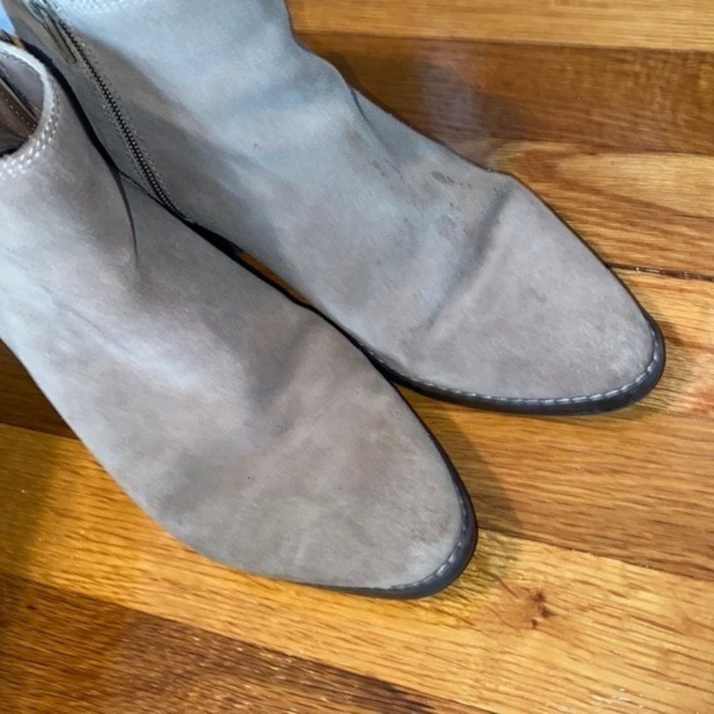 Womens suede taupe western booties signs of use see pics 8.5. - Picture 3 of 7